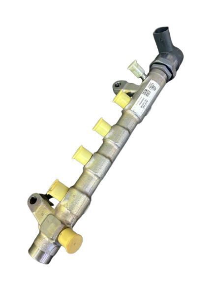 ENJEKTÖR KÜTÜĞÜ KOMPLE MÜŞÜRSÜZ (YAKIT DAĞITICISI MAZOT REİL HATTI) CRAFTER 2.0 TDI CKUB VW VW 03L130093 + 057130764AB