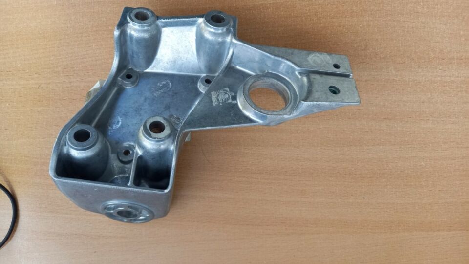 ŞANZIMAN BRAKETİ VW PASSAT A4 A6 97>>01