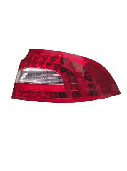 STOP LAMBASI SAĞ DIŞ (LUTFEN RESIM ISTEĞIN) SKODA SUPER B  2014>