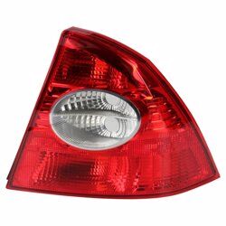 STOP LAMBASI SAĞ ((ALT KÖŞESİ ÇOK HAFİF RÖTUŞLU)) FORD FOCUS 2005>